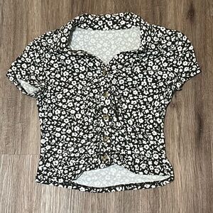 Fitted button down cropped Tee